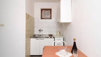 Fridge, oven, stovetop, dining tables