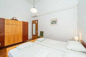 2 habitaciones, tabla de planchar con plancha y wifi gratis 
