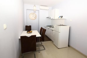 Fridge, stovetop, coffee/tea maker, dining tables