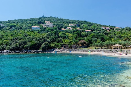 Beach nearby. Guest House Rooms Rose - Romantic Double Room with Balcony and Sea View (No.1)
