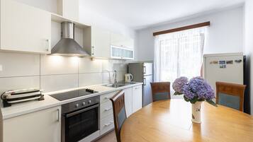 Kühlschrank, Ofen, Herdplatte, Geschirrspüler