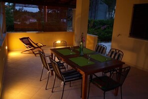 Outdoor dining - 2 bedroom apartment with terrace (Milna)