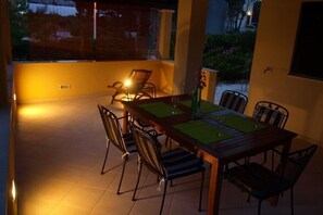 Outdoor dining - 2 bedroom apartment with terrace (Milna)