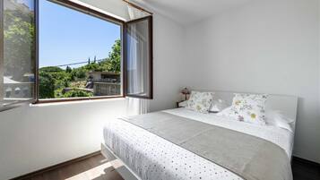 1 bedroom, iron/ironing board, free WiFi