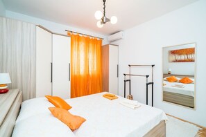 1 dormitori, planxa i posts de planxar i Internet