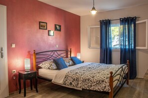 2 bedrooms, travel cot, free WiFi