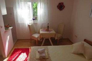 Iron/ironing board, free WiFi