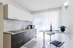 Fridge, microwave, stovetop, electric kettle