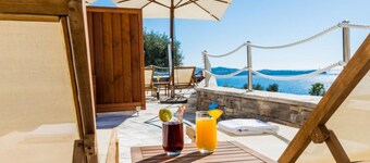 Apartments Villa Capitano - Two Bedroom Apartment with Balcony and Sea View (ŽUTI)