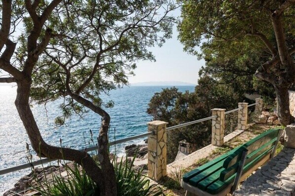 Property grounds - Holiday Home Jasminka - Three Bedroom Holiday Home with Terrace and Sea View (Potomje)