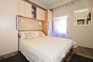 3 chambres, fer et planche à repasser, lit parapluie, Wi-Fi gratuit