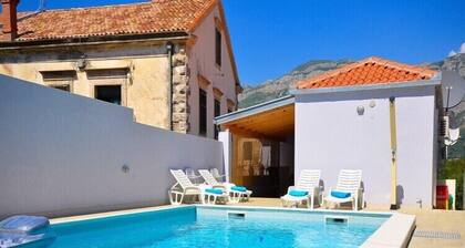 Holiday Home Belmondo- Three Bedroom Home with Terrace and Private Pool (A6)
