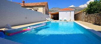 Villa Belmondo - Villa med 3 soveværelser med terrasse og privat pool (A6)