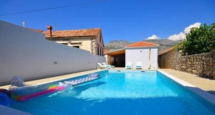 Holiday Home Belmondo- Three Bedroom Home with Terrace and Private Pool (A6)
