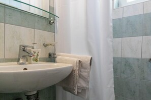 Suihku, hiustenkuivaaja