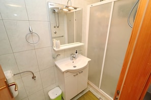Douche, sĂšche-cheveux