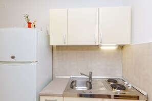 Fridge, stovetop, dining tables