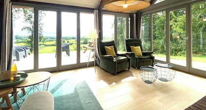 Family country house on the edge of a forest - 10p