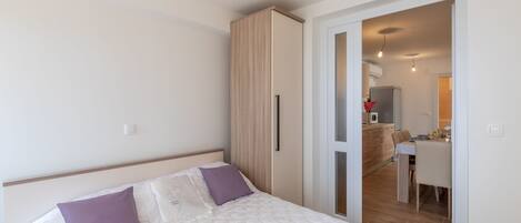 2 bedrooms, iron/ironing board, free WiFi