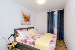 2 bedrooms, iron/ironing board, travel crib, free WiFi