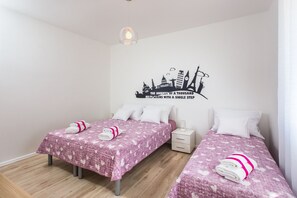 2 bedrooms, iron/ironing board, free WiFi