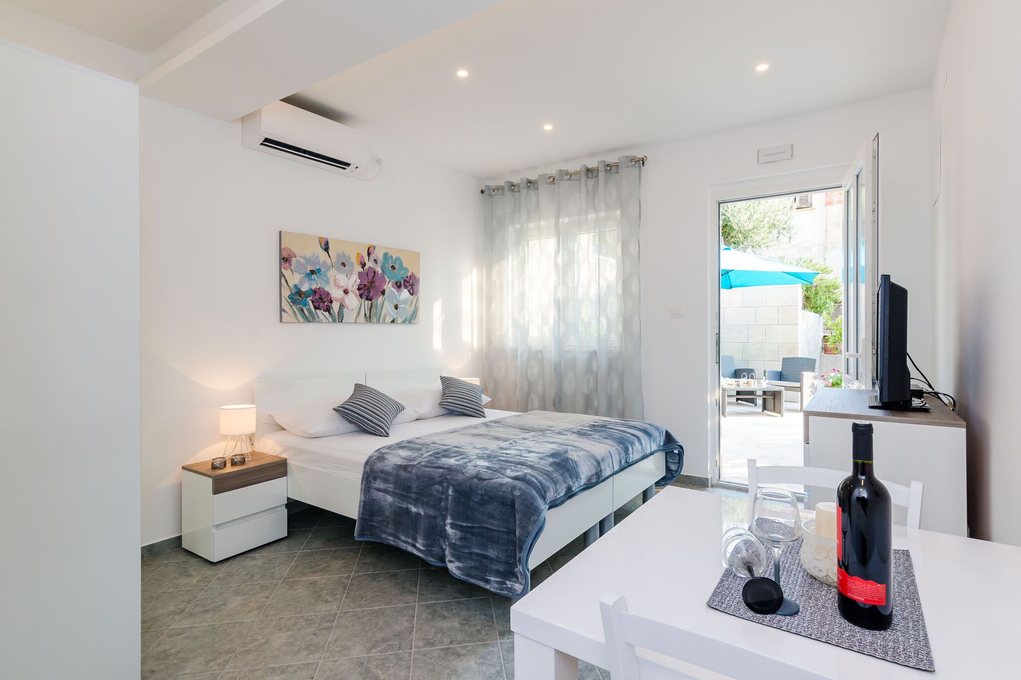 Iron/ironing board, free WiFi