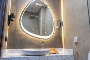 Eco-friendly toiletries, hair dryer, slippers, towels - Byon Hotel Şile (Sile)