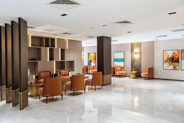 A spacious lobby with modern seating, a central table, and artwork on the walls. - Byon Hotel Şile (Sile)