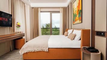Corner Room, Non Smoking, Sea and Mountain View. | Premium bedding, minibar, in-room safe, individually decorated
