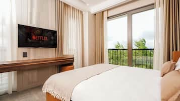 1 bedroom, premium bedding, minibar, in-room safe