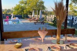 Outdoor dining