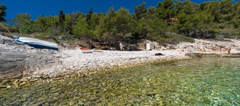 Olive's Garden House - Three Bedroom Holiday Home with Terrace and Sea View