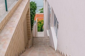 Property grounds - Apartments Hope (Dugi Rat) - Standard One-Bedroom Apartment with Terrace and Sea View (A3) (Dugi Rat)