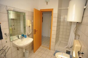 Dusche, Haartrockner, Bidet