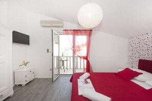 1 bedroom, free WiFi - Apartments Villa Angela - One Bedroom Apartment with Terrace and Sea View (Erika) (Baška Voda)