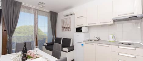 Fridge, microwave, stovetop, toaster