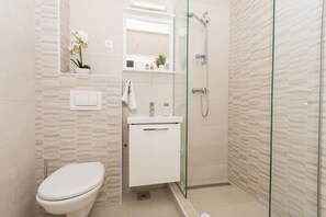 Shower, hair dryer - Villa LA-Comfort One Bedroom Apartment with Sea View Terrace 3 (Drvenik Veliki)