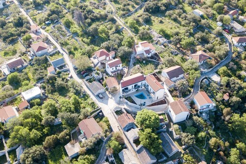 Villa LA-Two Bedroom Apartment with Terrace