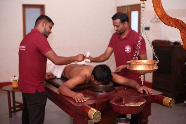 Couples treatment room(s), hot tub, steam room, body treatments
