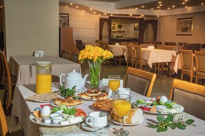 Free daily buffet breakfast  - Grand Bogazici Otel (Defne)