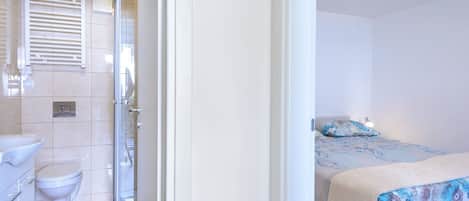 1 chambre, fer et planche à repasser, Wi-Fi gratuit