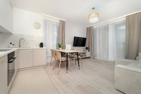 Living room - Spacious Apartment for 6 by Renters (Katowice)