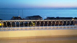 A balcony with a railing overlooking a body of water and buildings in the distance. - Villa Elit- Three Bedroom Apartment with Sea View Terrace (Penthouse) (Sumpetar)