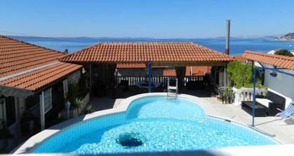 Villa Elit- Three Bedroom Apartment with Sea View Terrace (Penthouse)