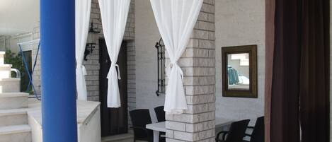 تناول الطعام بالخارج