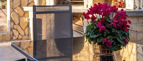 تناول الطعام بالخارج