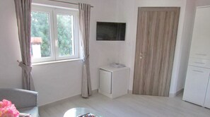 Smart TV - Villa Mirosa-Comfort Double Room  ( 5 ) (Saplunara)