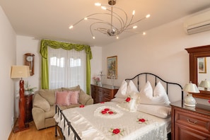 2 bedrooms, iron/ironing board, free WiFi