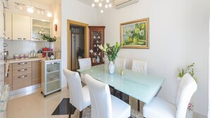 Dining - Apartment Viva la Vita - Two-Bedroom Apartment with Shared Pool (Cavtat)