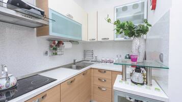 Fridge, microwave, oven, stovetop